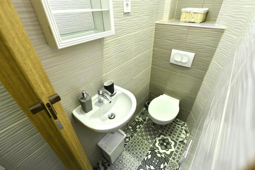 דירות בודפשט Cosy Flat In Kiraly Str, King מראה חיצוני תמונה